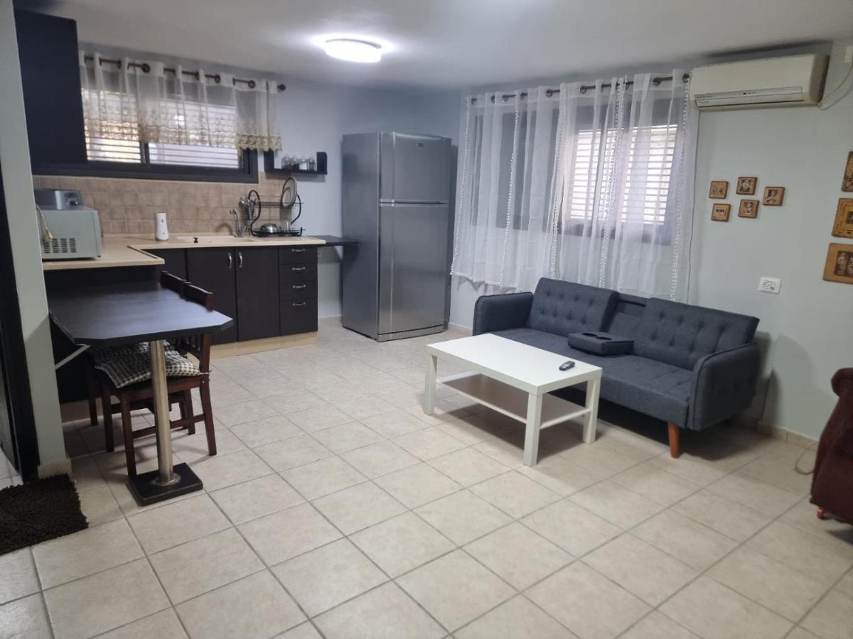 B&B Amit 18 Minutes From The Airport - אירוח כפרי עמית 18 דקות משדה תעופה Petach Tikva Екстер'єр фото